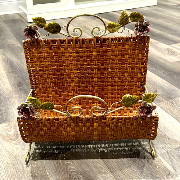 Vintage Wicker iron floral paper Magazine book stand 📕
